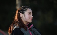 把奶从乳罩里掏出来